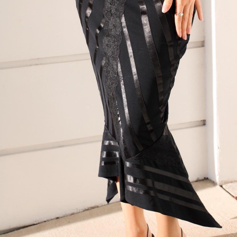 New Vintage Y2K Express Mermaid Skirt 🖤
Size: Medium - Picture 11 of 11